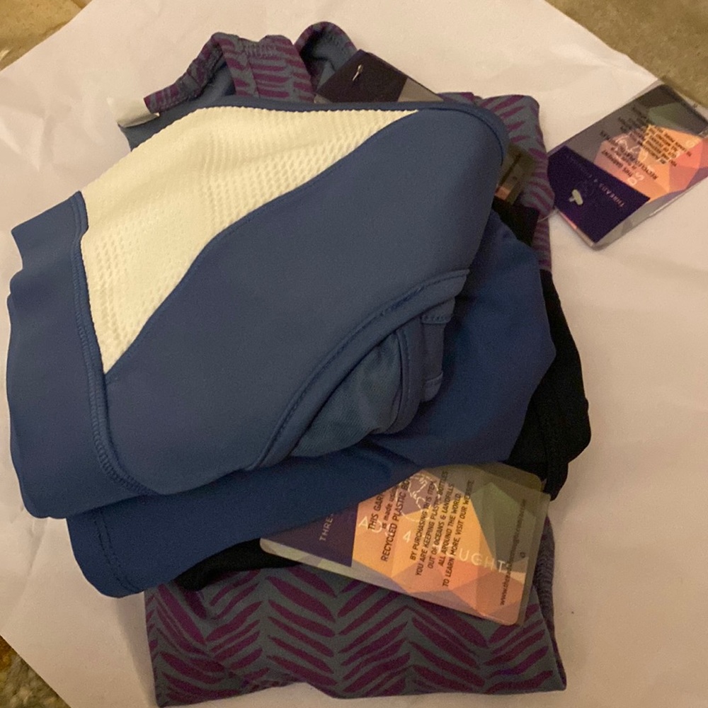 NWT - 4 tanks and 1 sports bra size large